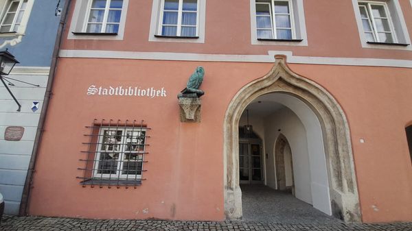 Spannende Vorlesestunden mit dem Lesebär