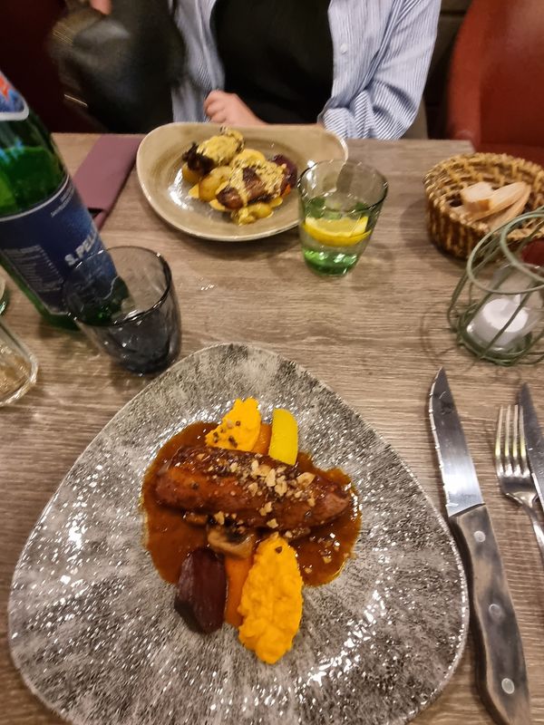 Gemütlicher Weinabend mit Enten-Spezialität