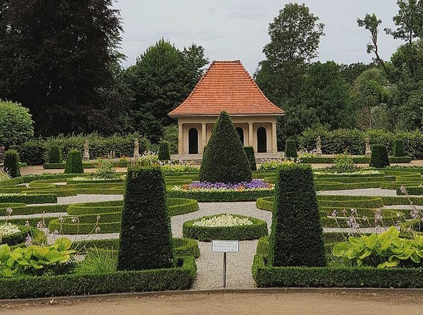 Historische Eleganz im Barockgarten erleben