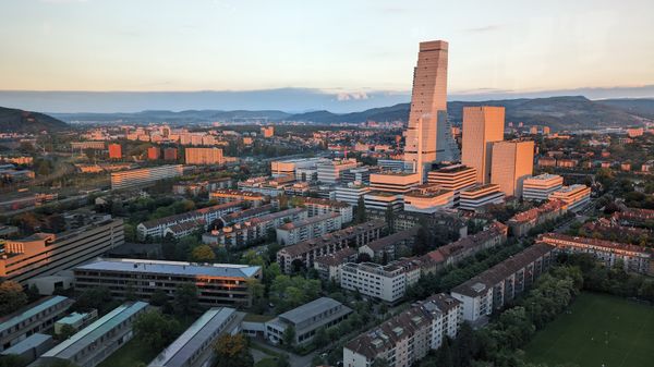 Cocktails mit Aussicht in Basels höchster Bar