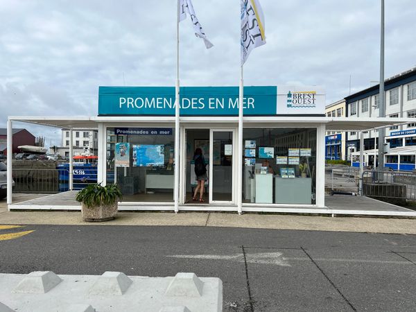 Segle durch die Bucht von Brest