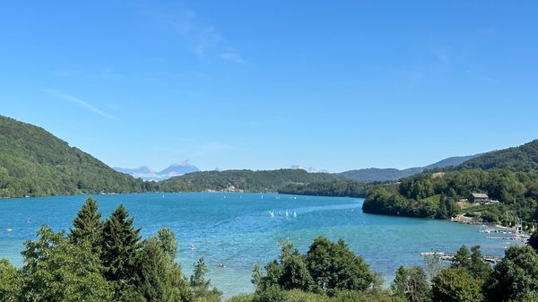 Kristallklares Wasser & Alpenpanorama