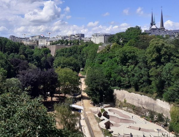 Europas größter Skatepark umgeben von historischer Festung