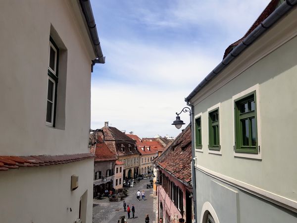 Steigen Sie die historische Treppe hinauf