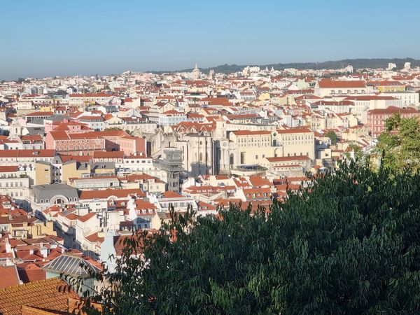 Blick über Lissabon genießen