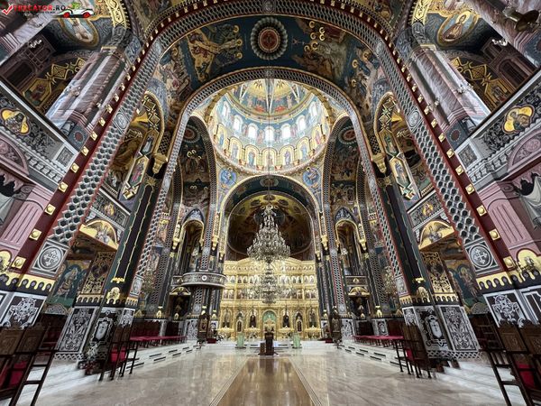 Spirituelle Reise in prächtiger Kathedrale