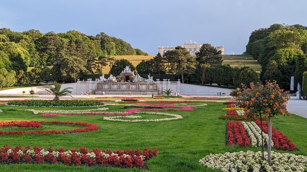 Kaiserliches Picknick im historischen Park