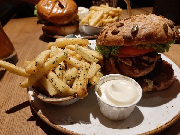 Genieße die besten Burger der Stadt