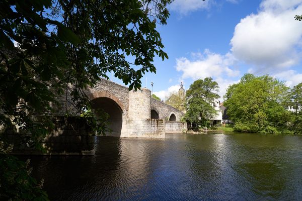 Historische Brücke mit malerischem Flair