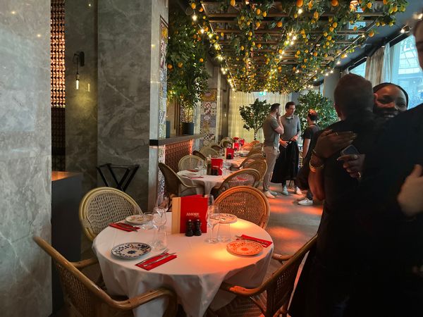 Mediterran trifft Japanisch bei Nacht