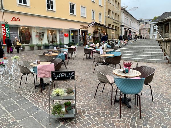 Kaffee im Schanigarten