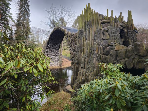 Mystische Spiegelungen an der Teufelsbrücke