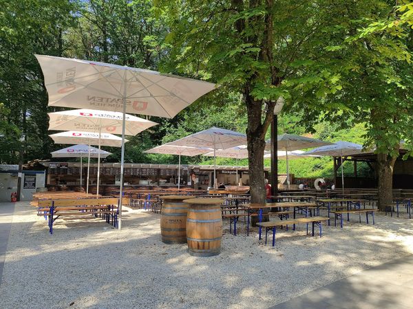 Entspannte Atmosphäre mit Spielplatz für Kinder