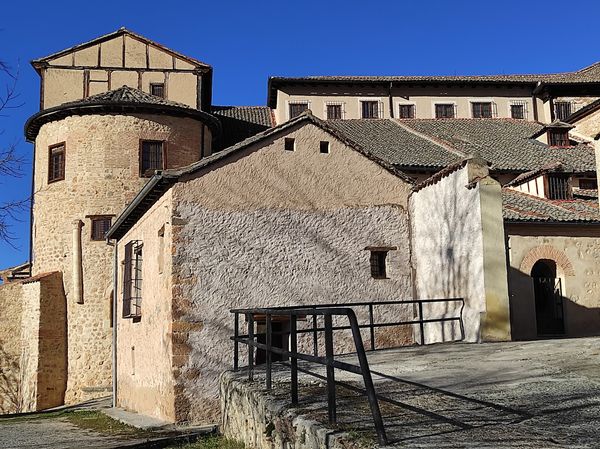 Geheimnisvolles mittelalterliches Kloster