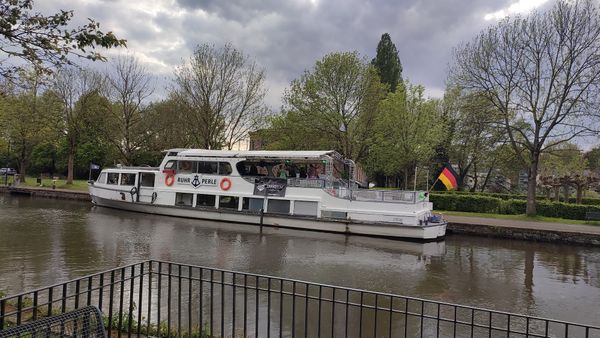 Tanz auf dem Wasser mit Trash Pop Beats