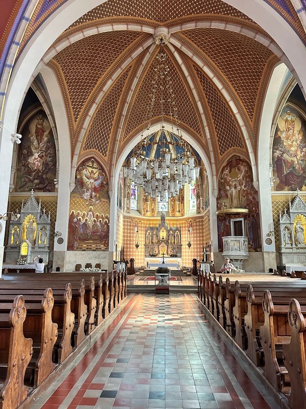 Neo-Gotische Kirche mit reicher Geschichte