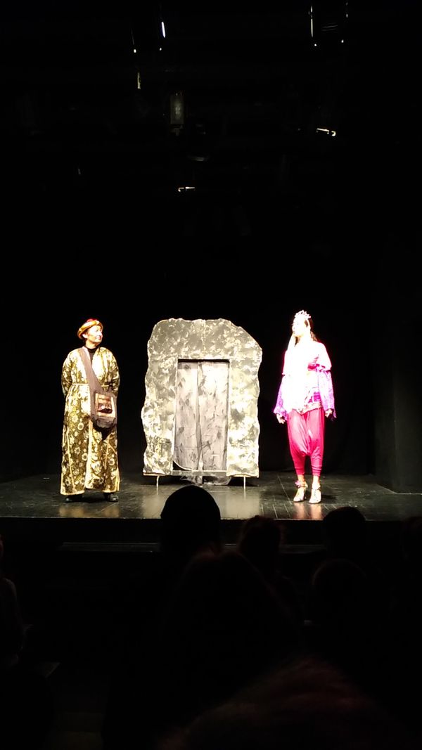 Experimentelles Theater in verstecktem Juwel
