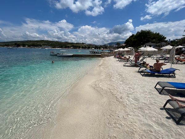 Paradiesische Strände mit kristallklarem Wasser