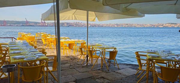 Dinner mit Aussicht am Flussufer