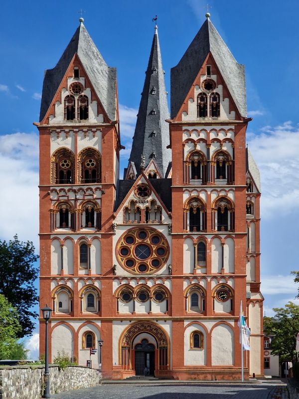 Majestätische Architektur und spirituelle Ruhe