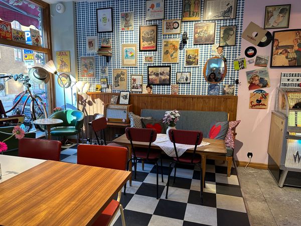 Schwedische Waffeln in Retro-Atmosphäre