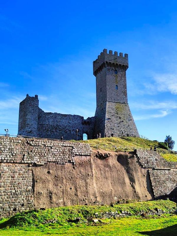 Mittelalterliche Festungsstadt mit atemberaubender Aussicht