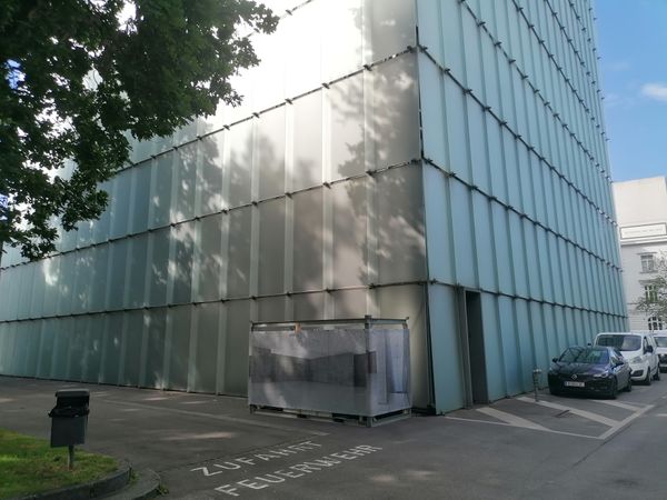 Zeitgenössische Kunst in spektakulärer Architektur