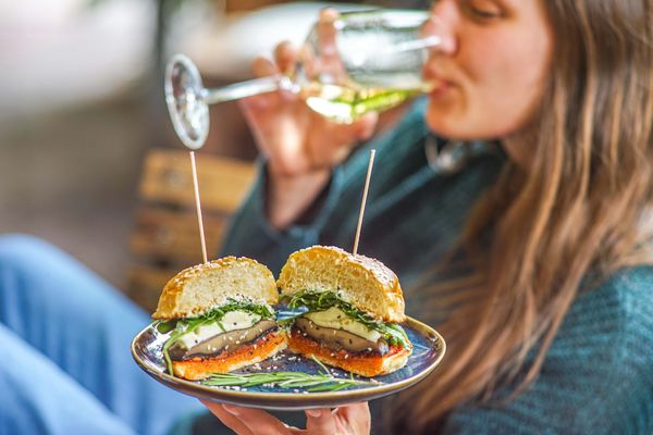 Von Frühstück bis Cocktails, alles unter einem Dach