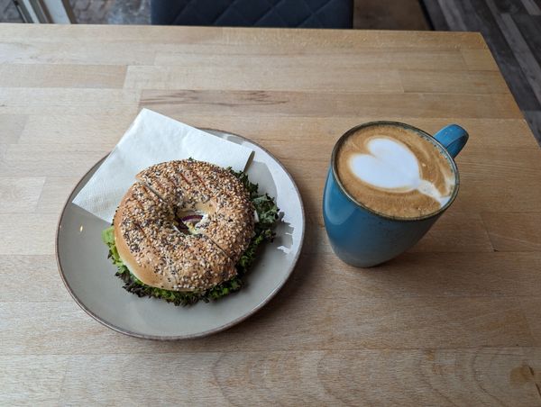 Genieße Kaffee in gemütlicher Atmosphäre