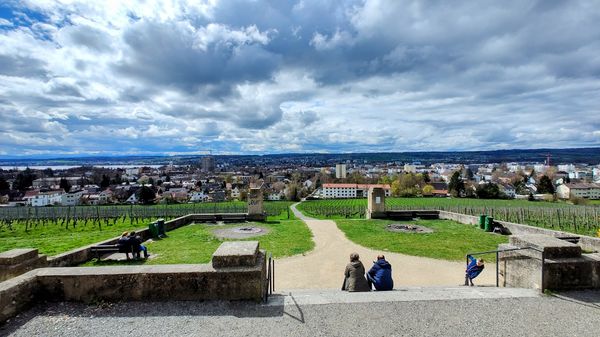 Historischer Turm mit Seeblick