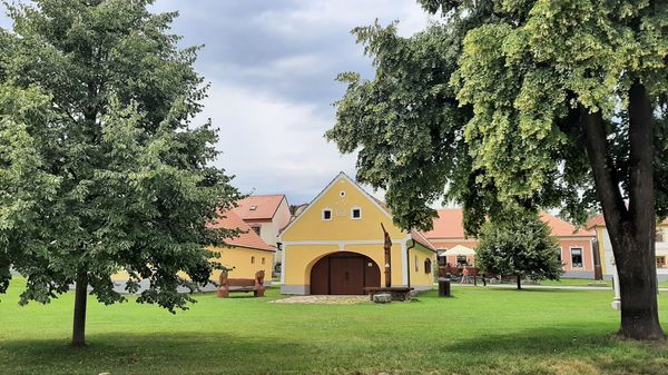 Zeitreise in ein historisches Dorf