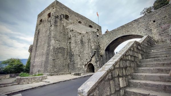 Historische Festung mit Meerblick