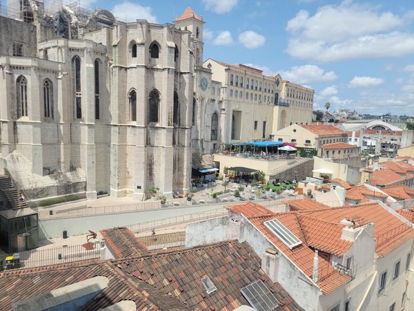 Historischer Lift in Lissabon: Atemberaubende Aussichten genießen