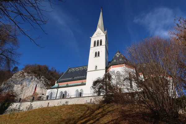 Neo-Gotische Kirche mit reicher Geschichte