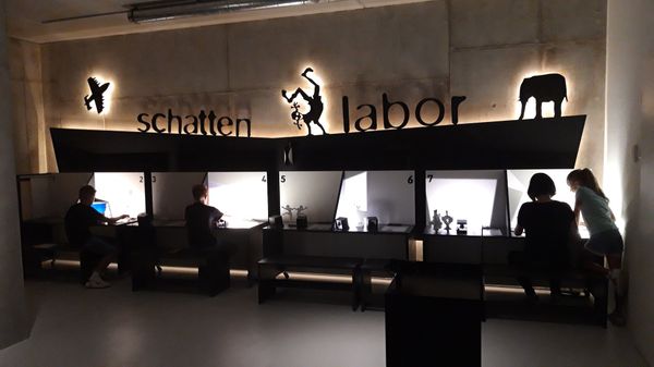 Einzigartige Kunstform im Licht und Schatten