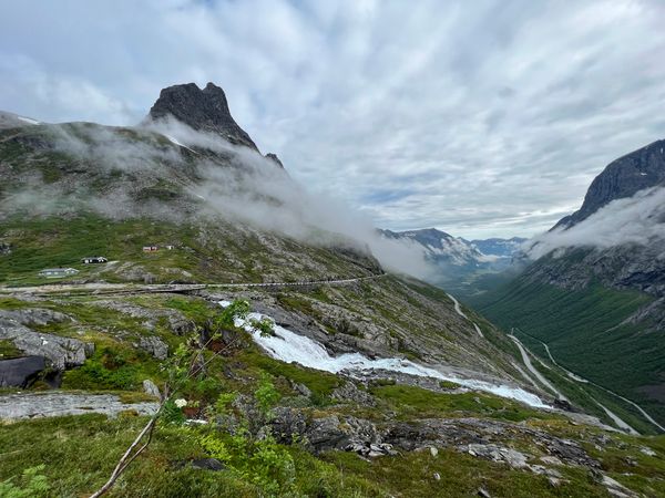 Spektakulärer Wasserfall am Trollstigen