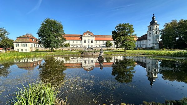 Barockschloss mit prächtigem Garten