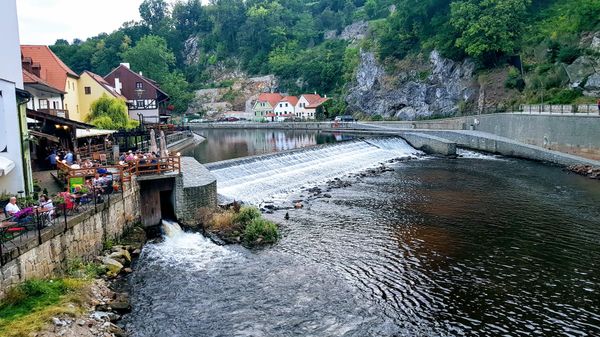 Einzigartiges Rafting bei Nacht