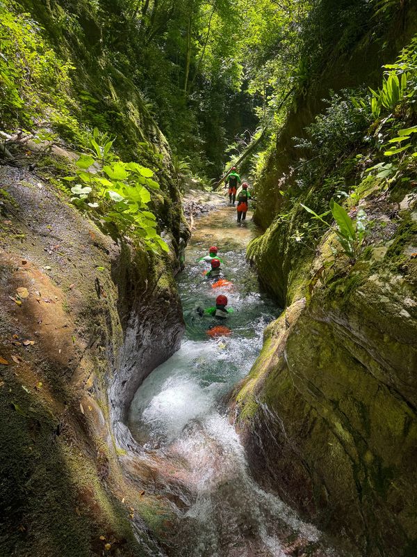 Adrenalin pur beim Canyoning-Abenteuer