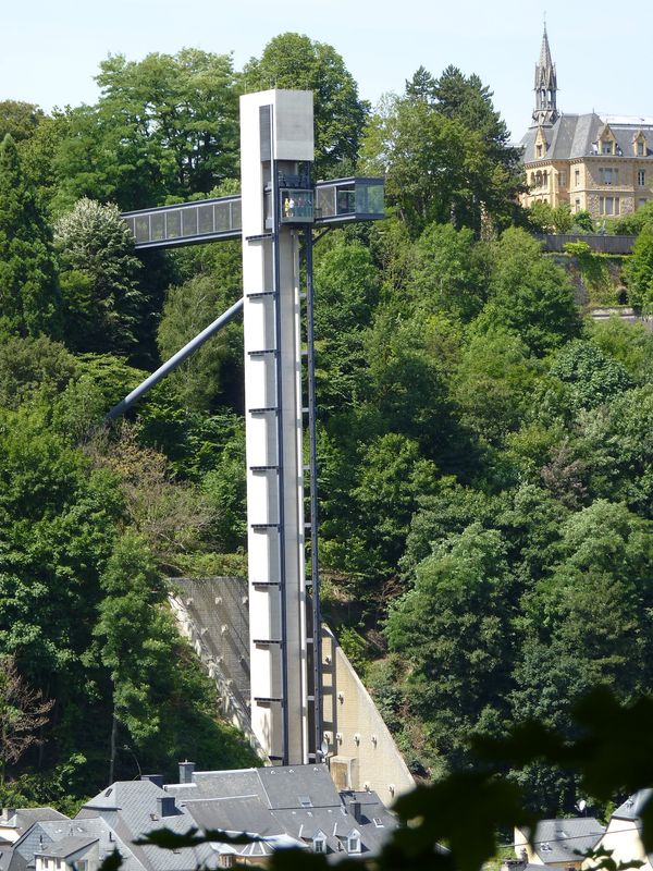 Schweben über der Stadt: Ein Panoramaaufzug-Erlebnis