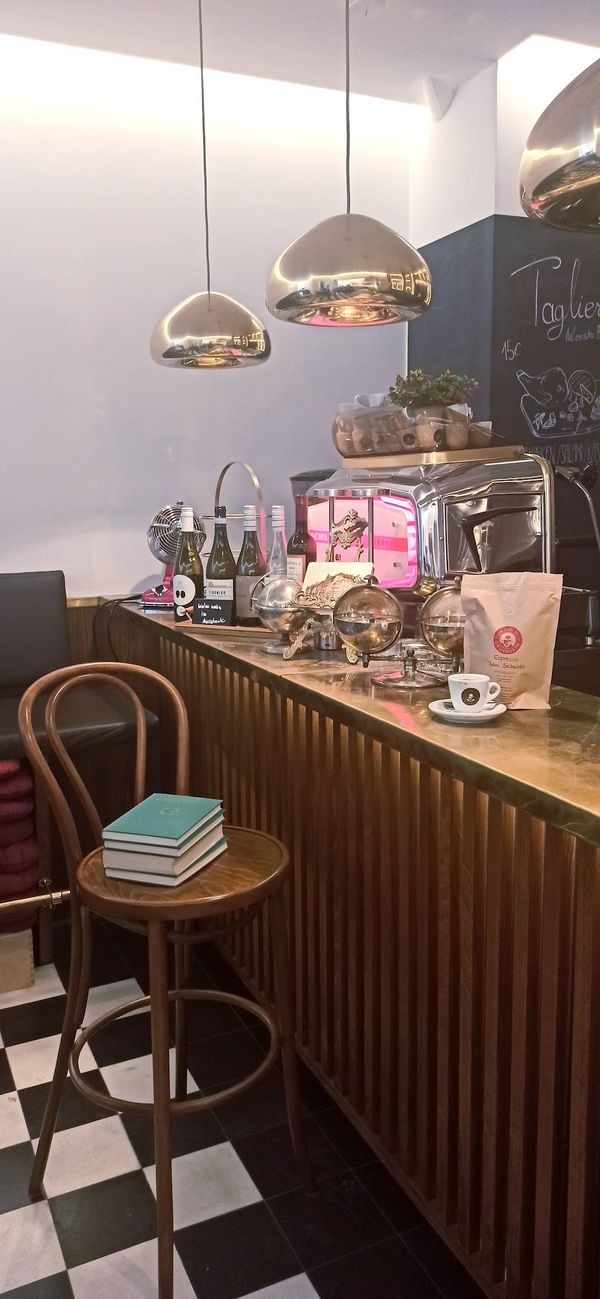 Wein & Bücher in gemütlicher Atmosphäre