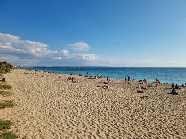 Stadtstrand mit Blick auf die Kathedrale