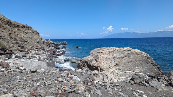 Natürliches Thermalbad am Meer