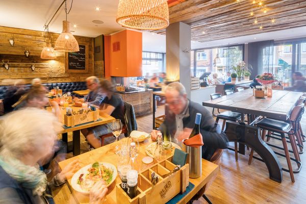 Familienessen in gemütlicher Runde