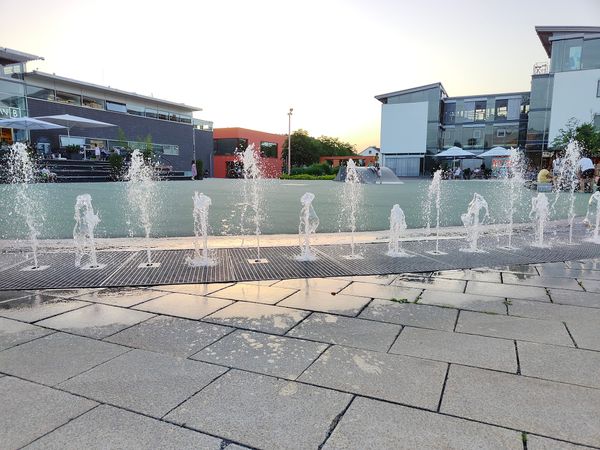 Entspanntes Ambiente mit Live-DJ und Veggieburgern