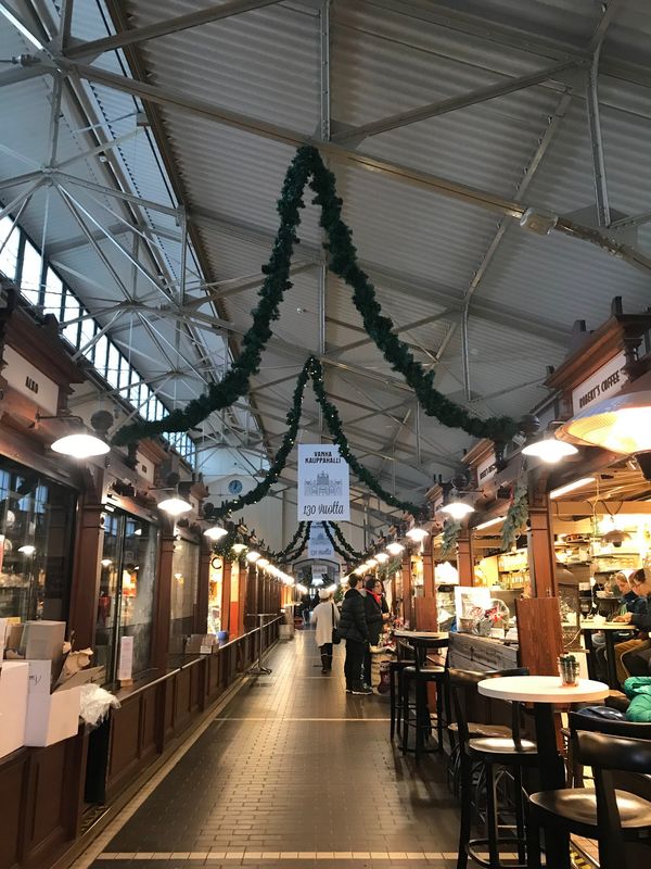 Historischer Markt mit lokalen Delikatessen