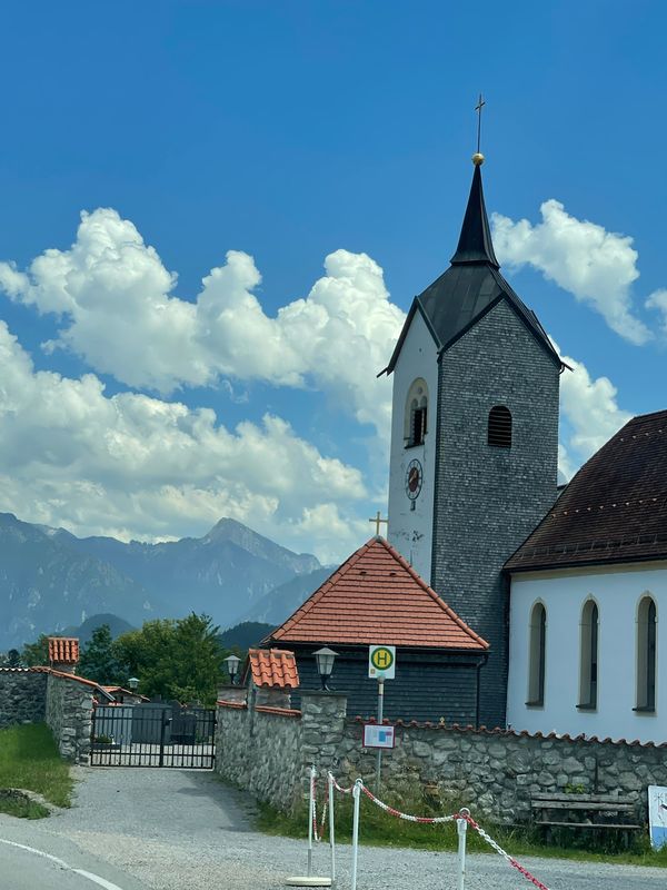 Historische Einblicke in die St. Walburga Kirche