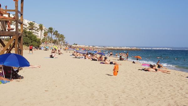 Stadtstrand mit Blick auf die Kathedrale