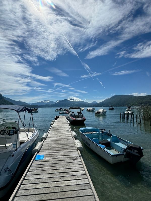 Wassersport-Action auf dem Annecy-See