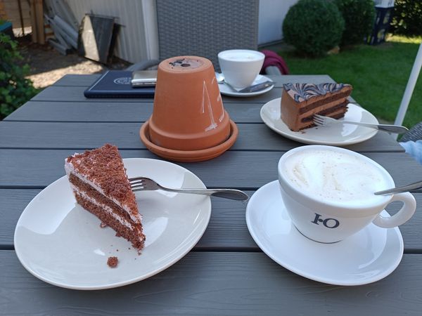 Gemütliches Café mit Gartenflair